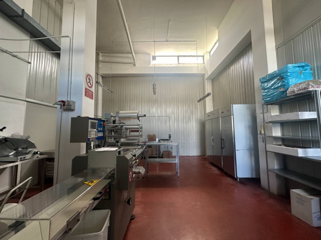 Magazzino in Vendita a Cuneo