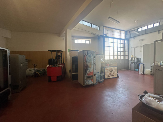 Magazzino in vendita