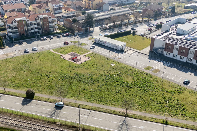 Capannone in vendita a Nichelino