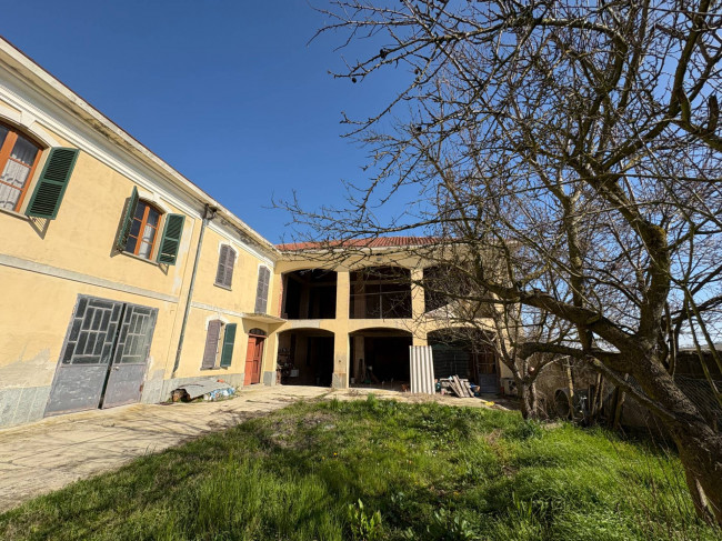 Cascina in Vendita a Scurzolengo