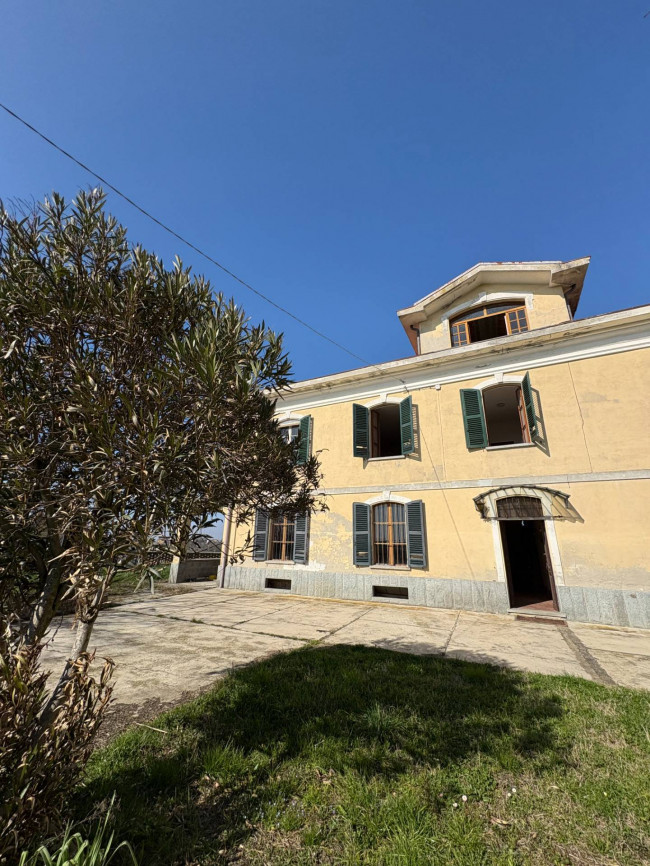 Cascina in Vendita a Scurzolengo