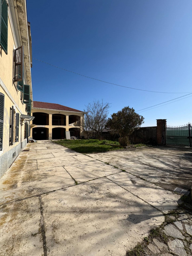 Cascina in Vendita a Scurzolengo