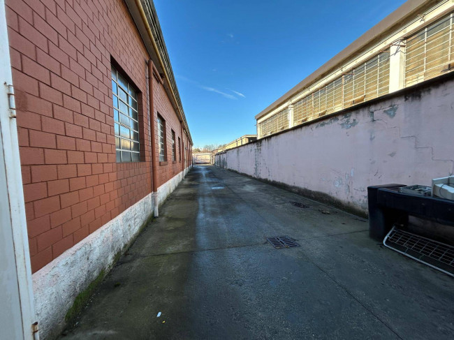 Capannone in Vendita a Grugliasco