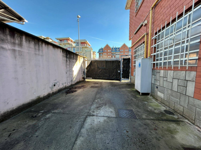 Capannone in Vendita a Grugliasco