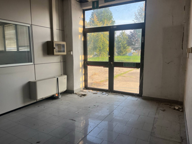 Magazzino in vendita