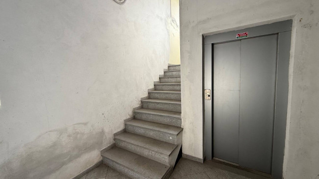 Deposito in vendita a Asti