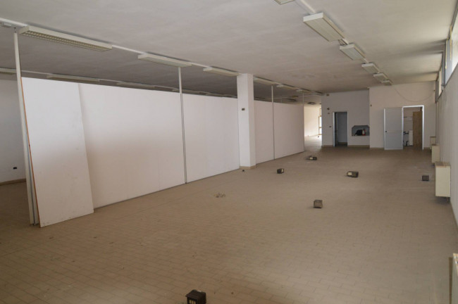 Locale commerciale in Vendita a Leinì