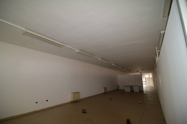 Locale commerciale in Vendita a Leinì