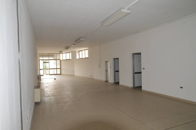 Locale commerciale in Vendita a Leinì