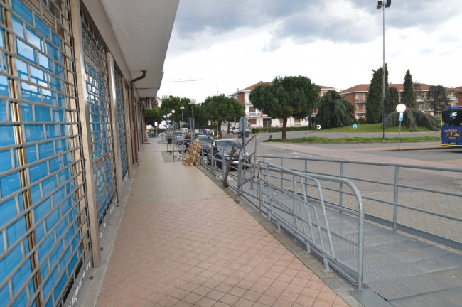 Locale commerciale in Vendita a Leinì