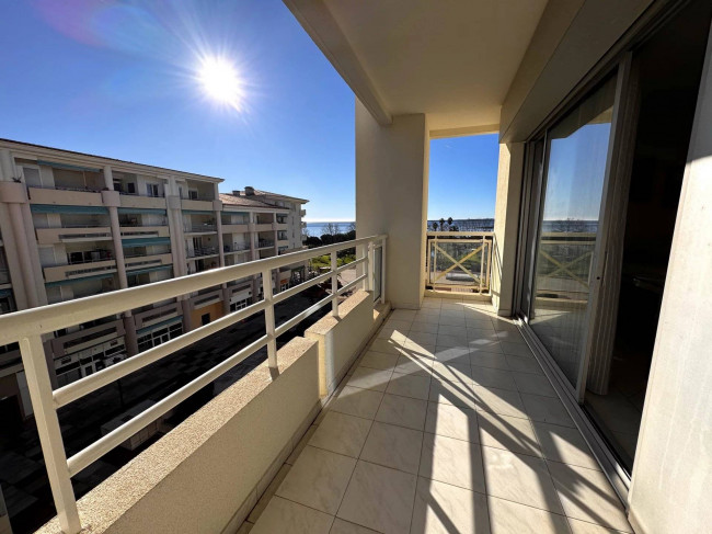 Appartamento in vendita a Antibes