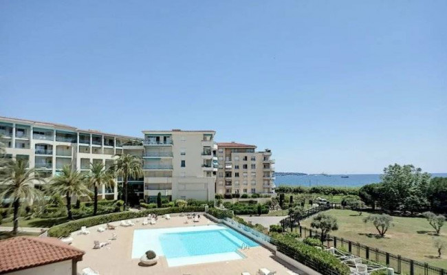 Appartamento in vendita a Antibes
