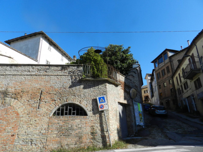 Dimora Storica in Vendita a Castagnole delle Lanze
