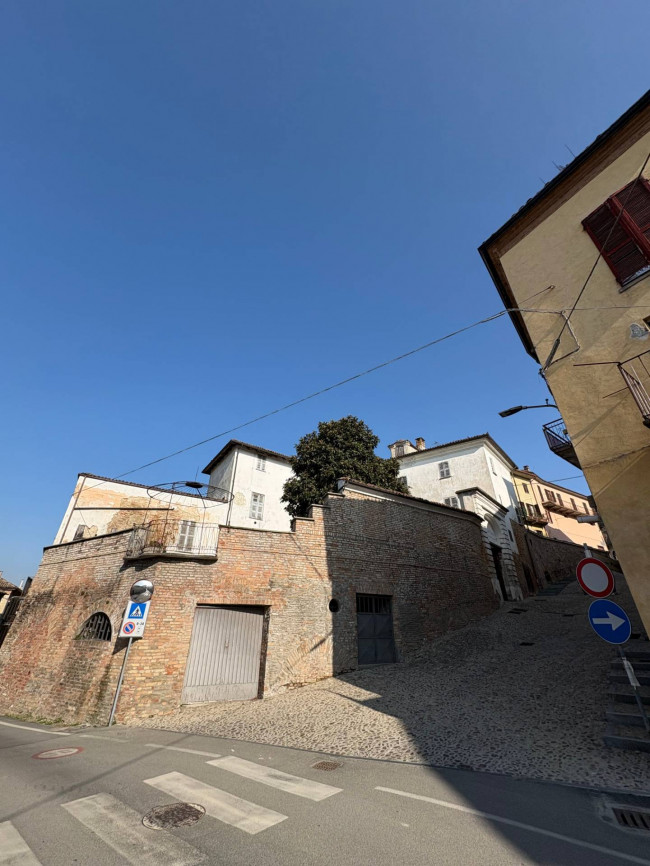 Dimora Storica in Vendita a Castagnole delle Lanze