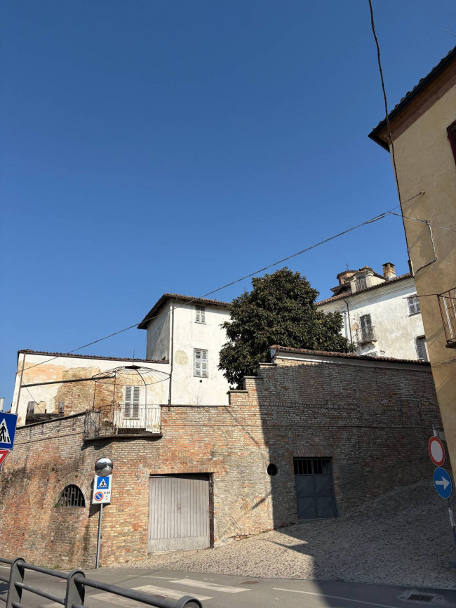 Dimora Storica in Vendita a Castagnole delle Lanze