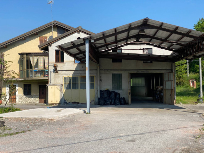 Magazzino in affitto