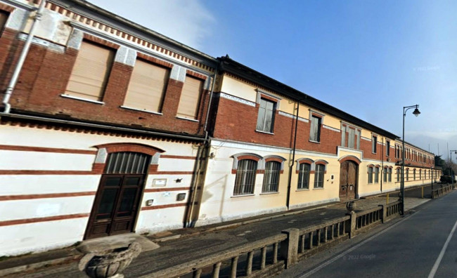 Capannone in Vendita a Condove