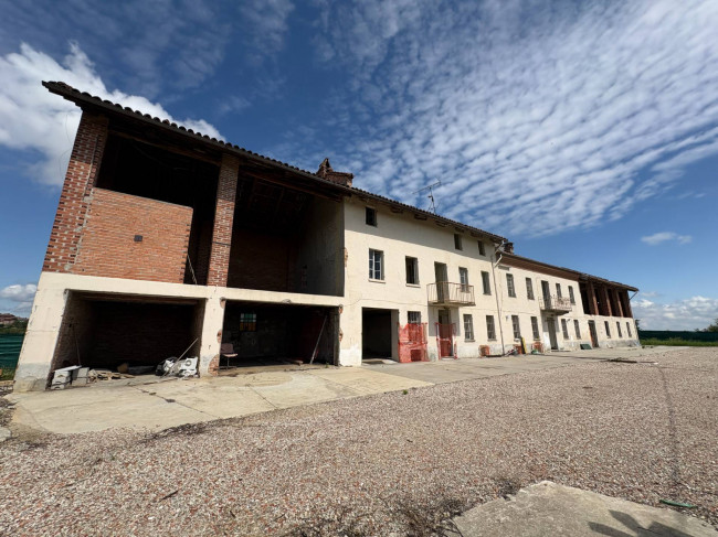 Cascina in vendita