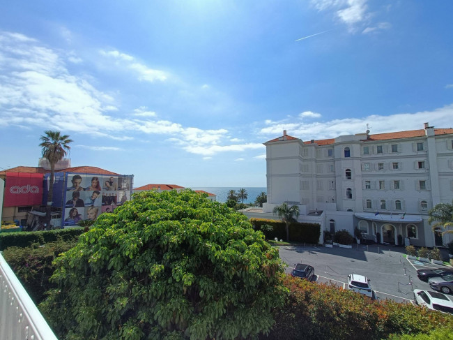 Apartment for Sale to Sanremo