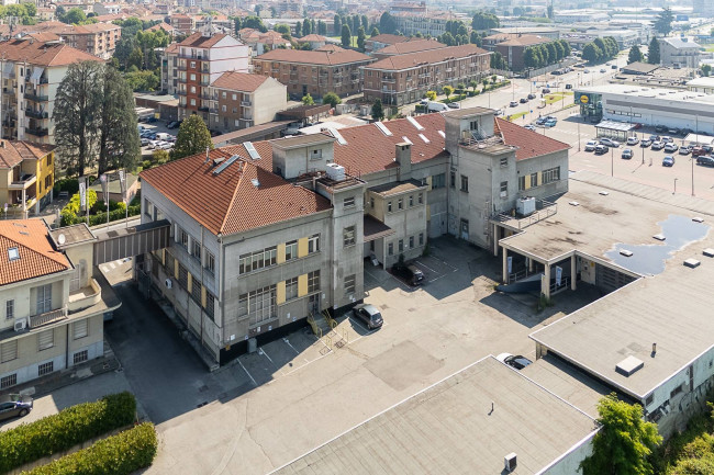 Struttura Commerciale in vendita a Moncalieri