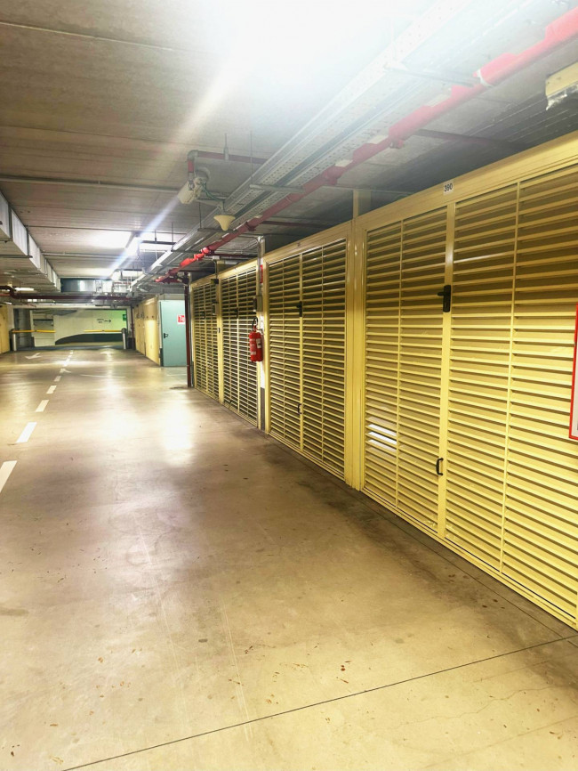 Box o garage in Vendita a Milano