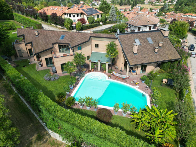 Villa for Sale to Castiglione Torinese