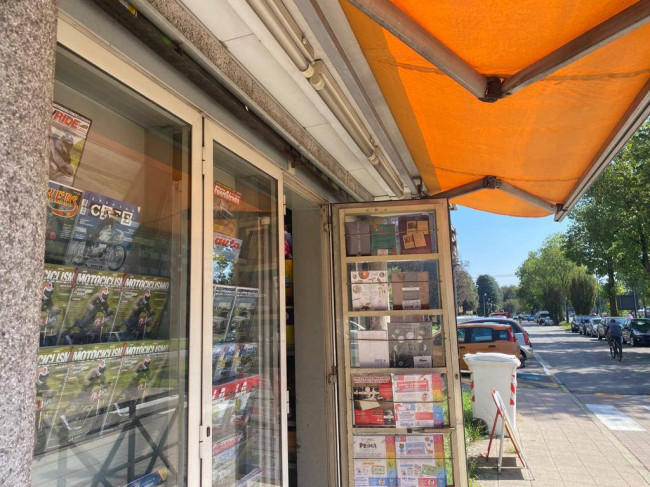 Locale commerciale in vendita a Grugliasco