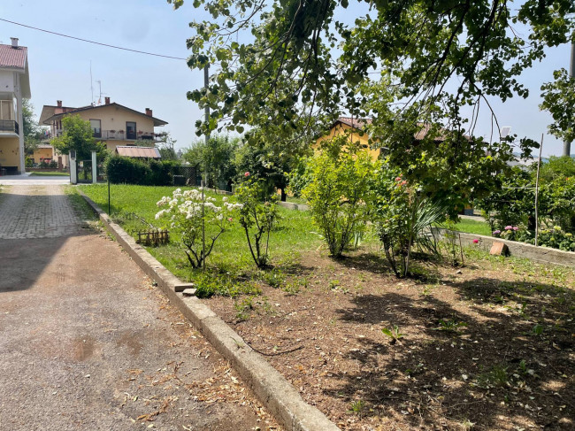 Appartamento in vendita a Lesegno