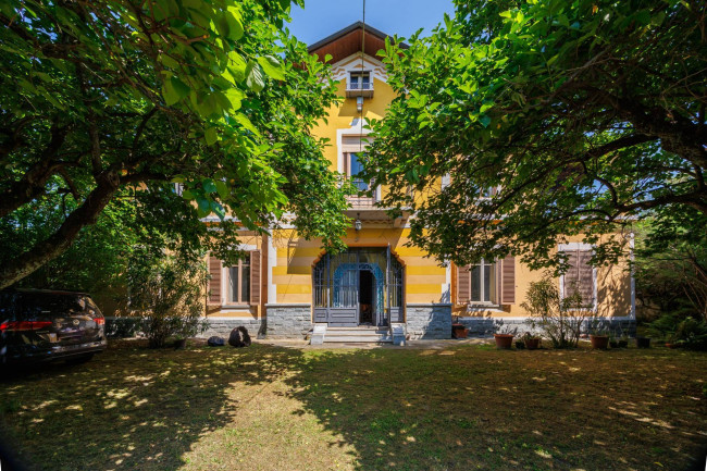 Villa in Vendita a Piscina