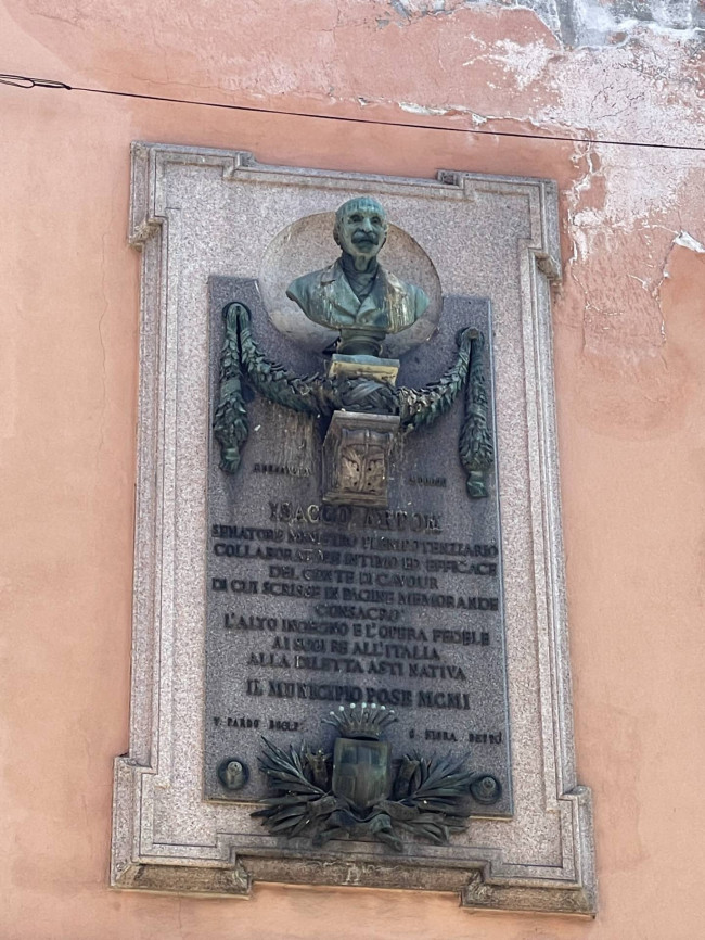 Stabile - Palazzo in Vendita a Asti