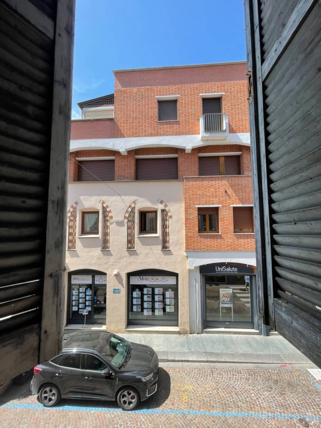 Stabile - Palazzo in Vendita a Asti