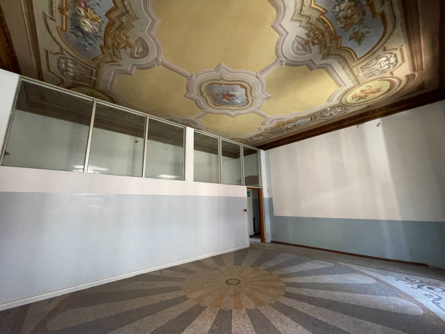 Stabile - Palazzo in Vendita a Asti