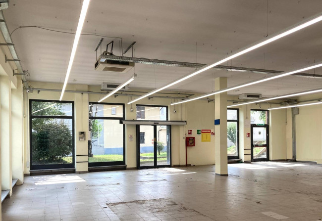 Locale commerciale in affitto