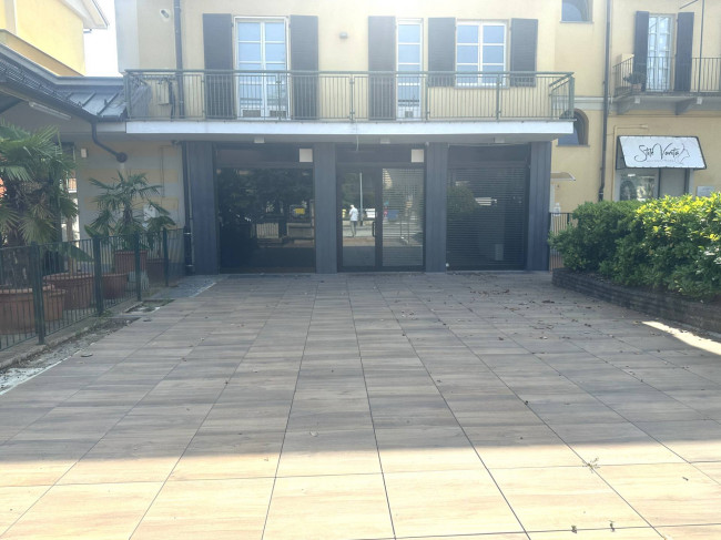 Locale commerciale in affitto