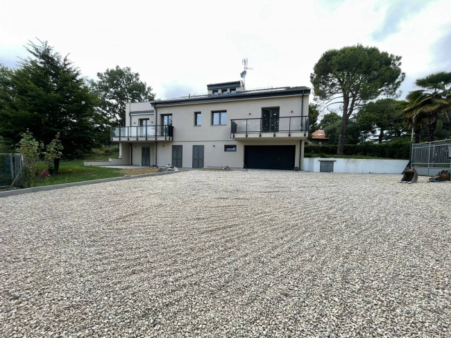 Villa Bifamiliare in Vendita a Moncalieri
