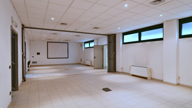 Stabile - Palazzo in vendita a Settimo Torinese