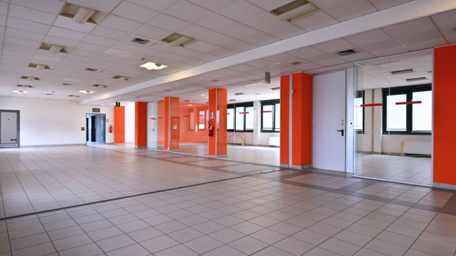 Stabile - Palazzo in vendita a Settimo Torinese
