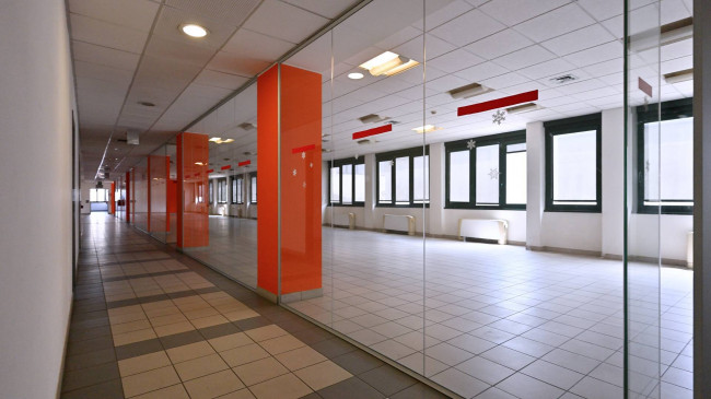 Stabile - Palazzo in vendita a Settimo Torinese
