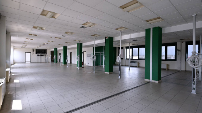 Stabile - Palazzo in vendita a Settimo Torinese