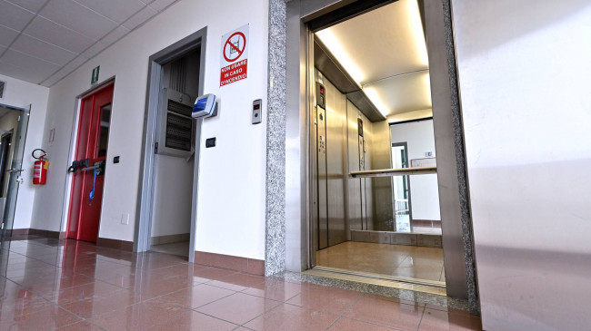 Stabile - Palazzo in vendita a Settimo Torinese