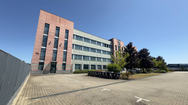 Stabile - Palazzo in vendita a Settimo Torinese