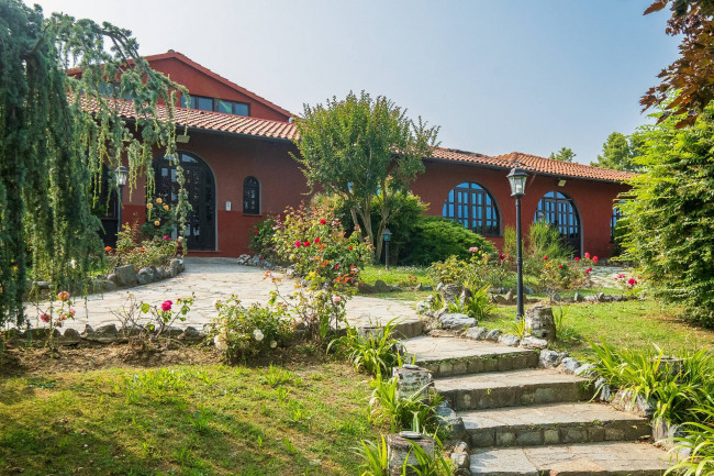 Albergo / Struttura ricettiva in Vendita a Pecetto Torinese
