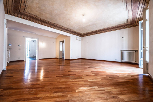 Apartment for Sale to Torino
