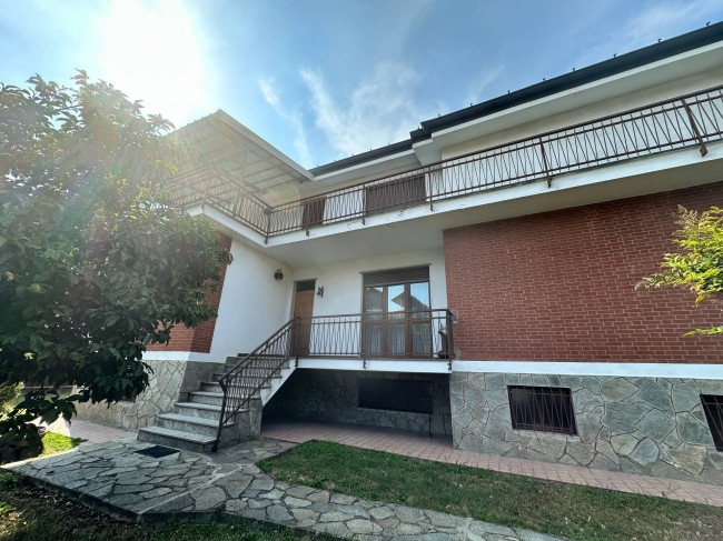 Villa Bifamiliare in vendita a Caselle Torinese