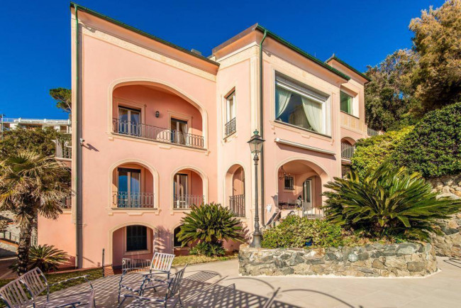Villa in Vendita a Albissola Marina