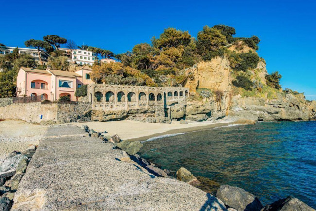Villa in Vendita a Albissola Marina