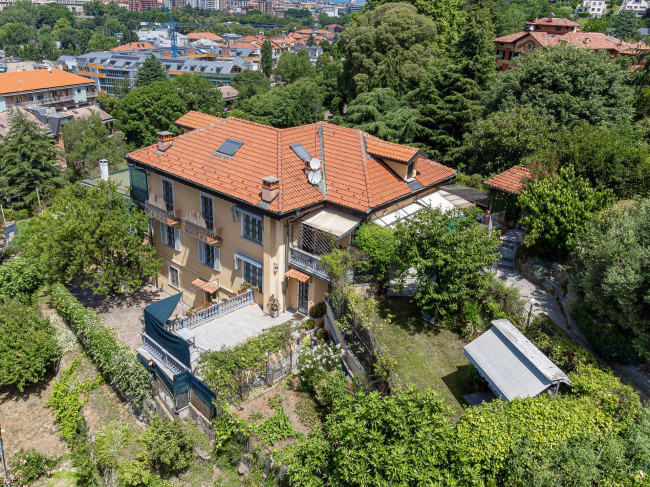 Villa Bifamiliare in Vendita a Torino