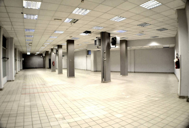 Locale commerciale in Affitto a Nichelino