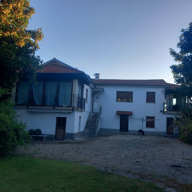 Casale in Vendita a Santo Stefano Belbo