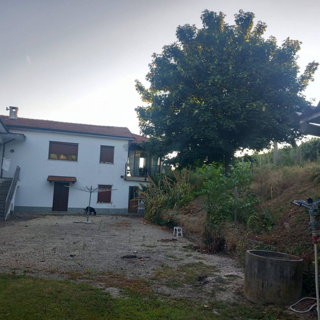 Casale in Vendita a Santo Stefano Belbo